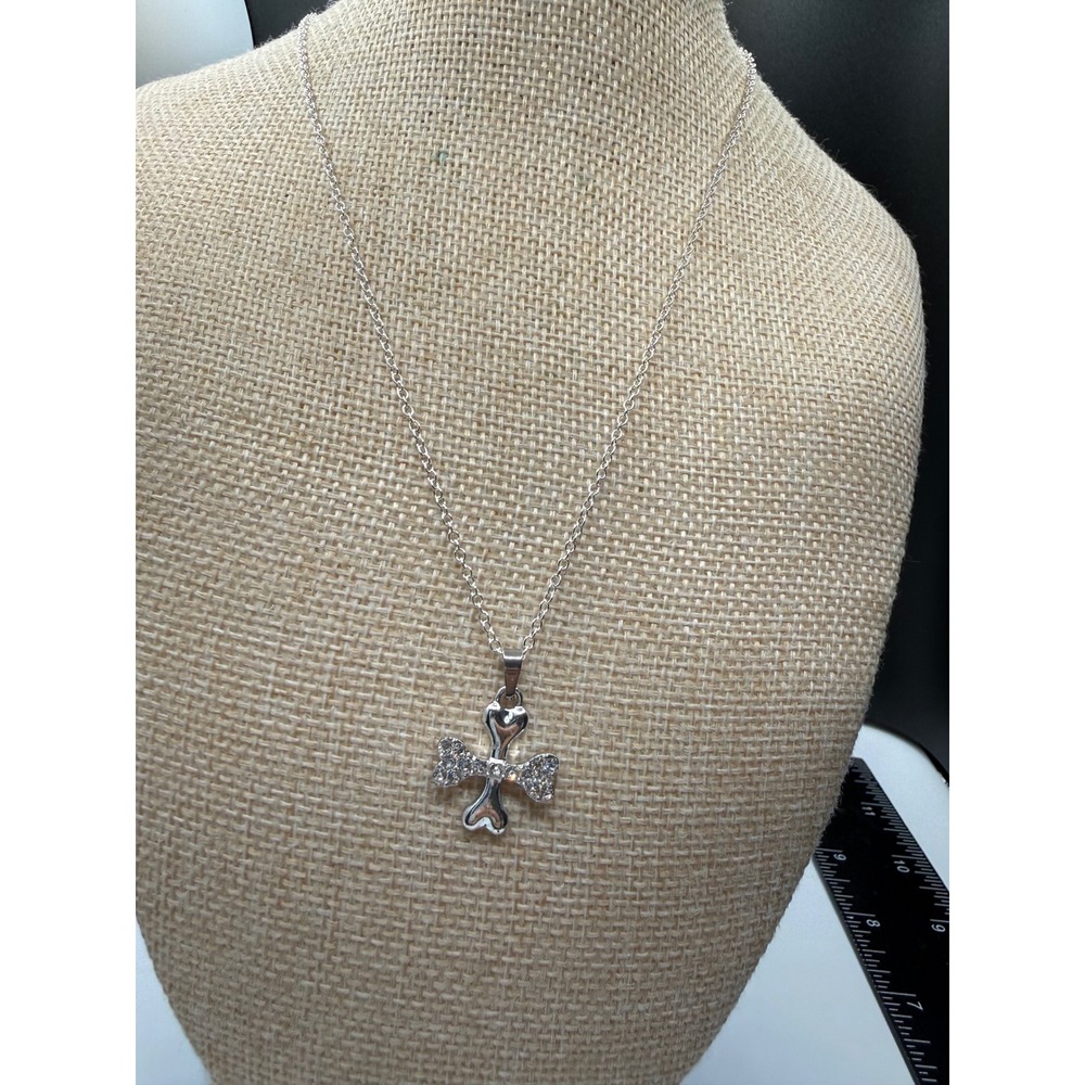 Silver Tone Rhinestone Cross Pendant Necklace 18 Inch Chain‎ Sparkly Religious